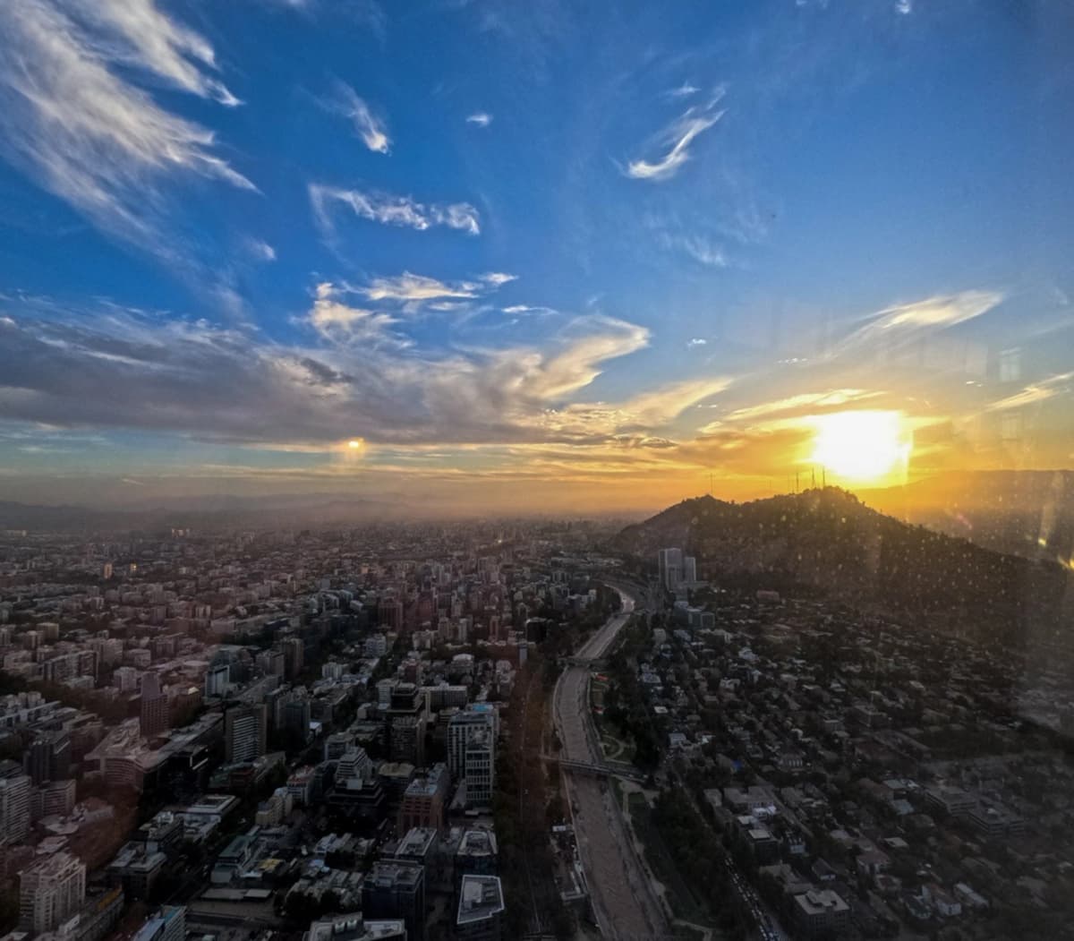 Atardecer en Santiago: Templo Bahá’í, Parque Bicentenario y Sky Costanera