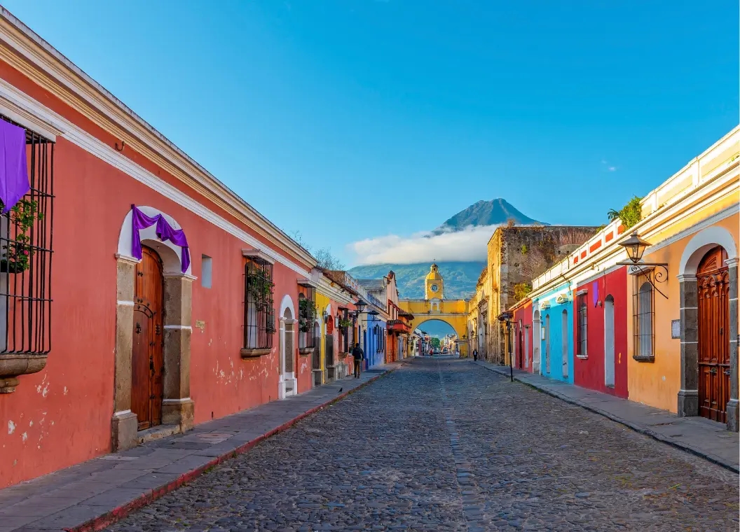 Antigua Guatemala: encanto colonial entre gigantes
