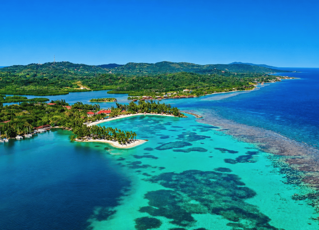 Descubre las Islas de la Bahía y sus playas en el Caribe hondureño