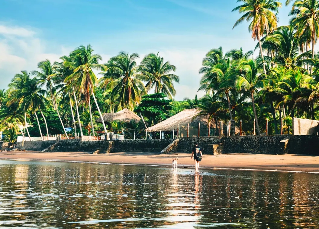 El Zonte: surf, playas de arena negra y ambiente relajado
