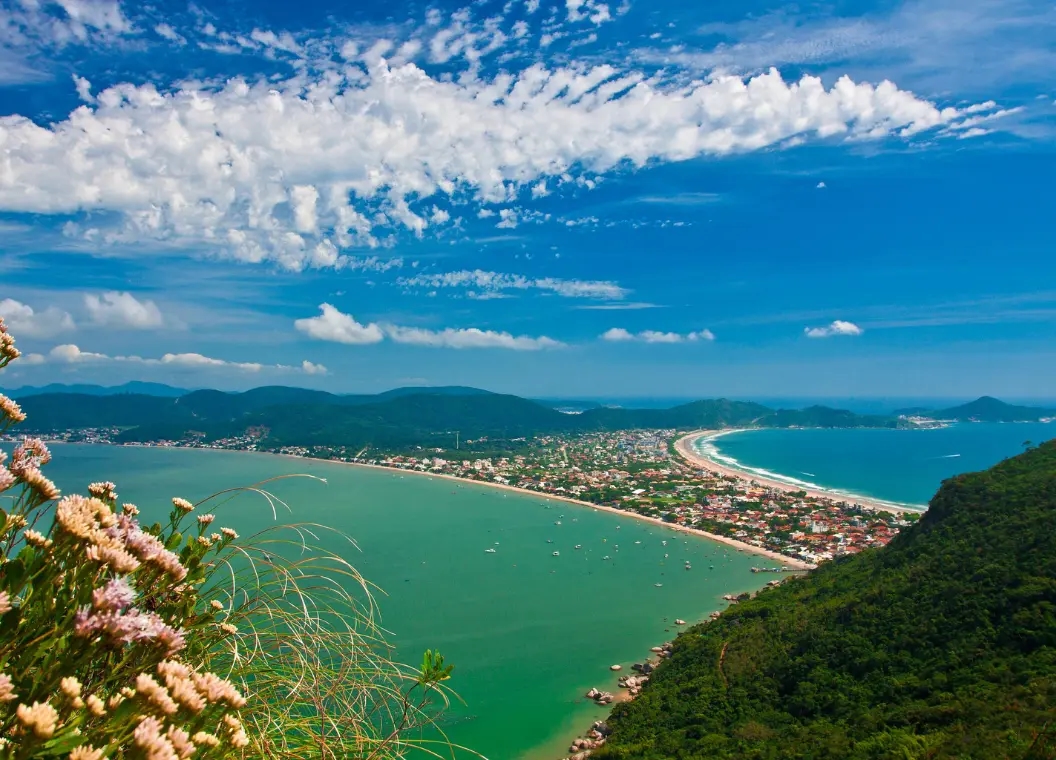 State of Santa Catarina: paradisiacal beaches, European culture, and imposing mountain ranges
