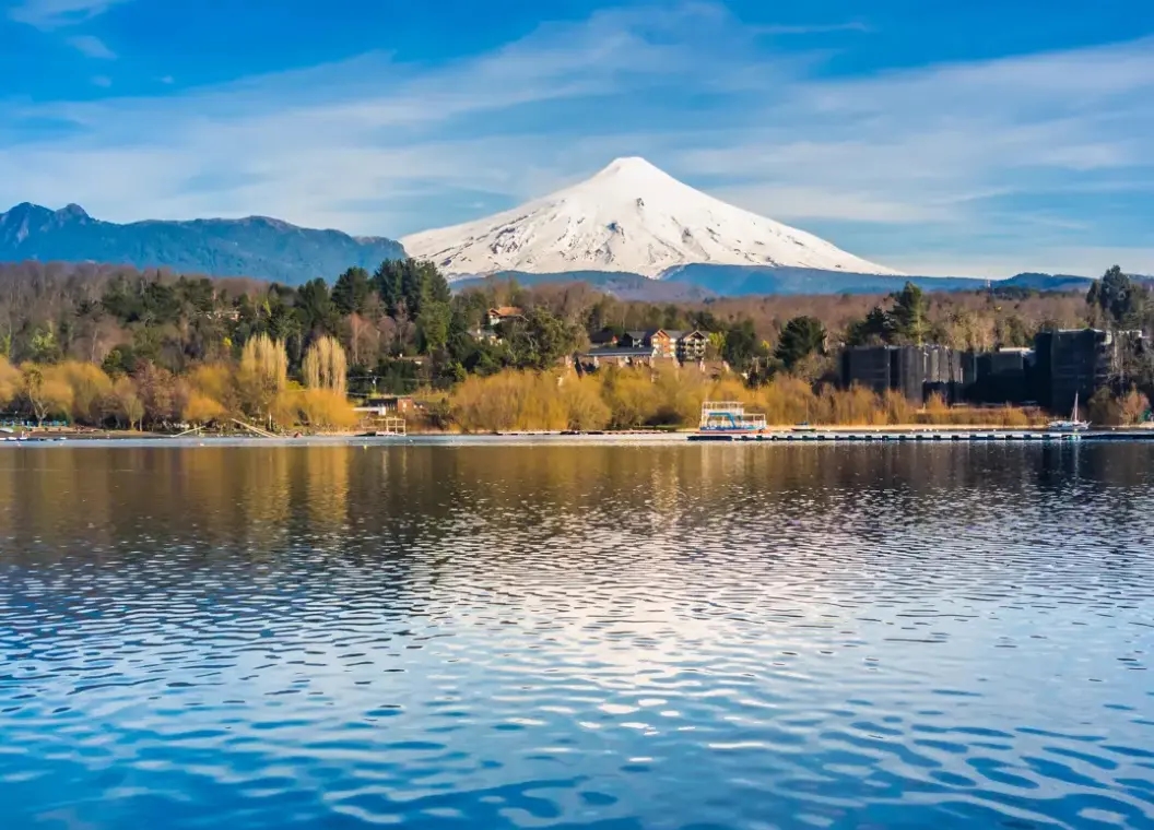 Pucón: descanso junto a bosques, termas y volcanes