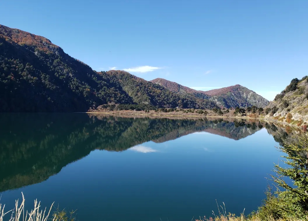 Villa Traful: la aldea oculta entre bosques y el lago espejo
