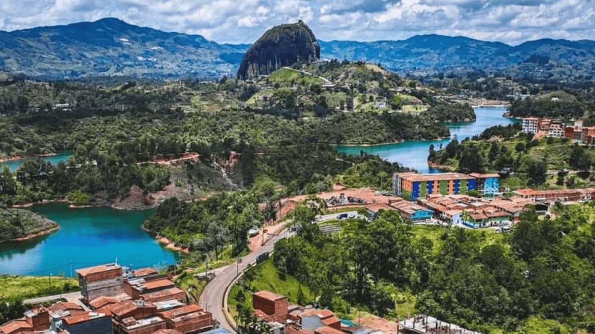 Tour de día completo a Guatapé y Piedra del Peñol desde Medellín