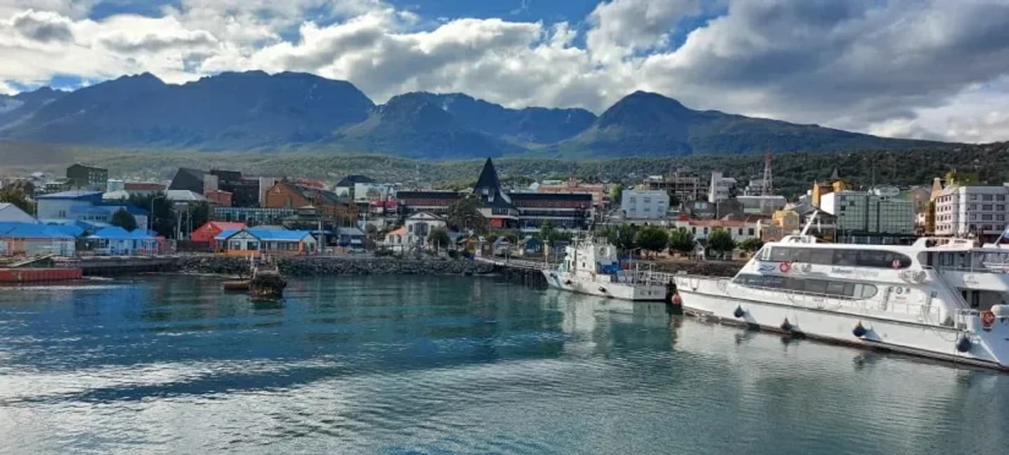 Navegação de Catamarã para Ilha dos Pássaros, Ilha dos Lobos, Farol Les Eclaireurs e Canal Beagle