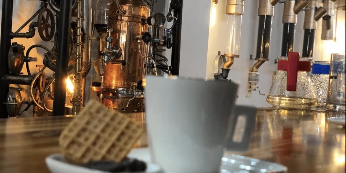 Cata de café de especialidad y métodos de filtrado en Bogotá