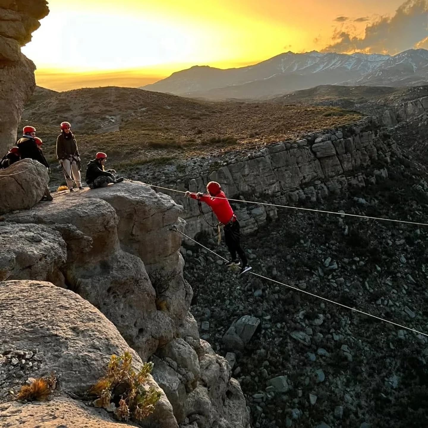 Parque de Aventura Turcará: Trekking entre Fósiles, Tirolesa, Puentes Colgantes y Vía Ferrata