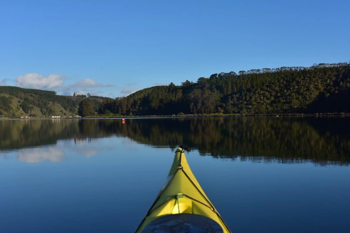 Kayak por el Humedal de Cáhuil: Descubre las Salinas Abandonadas de Barrancas