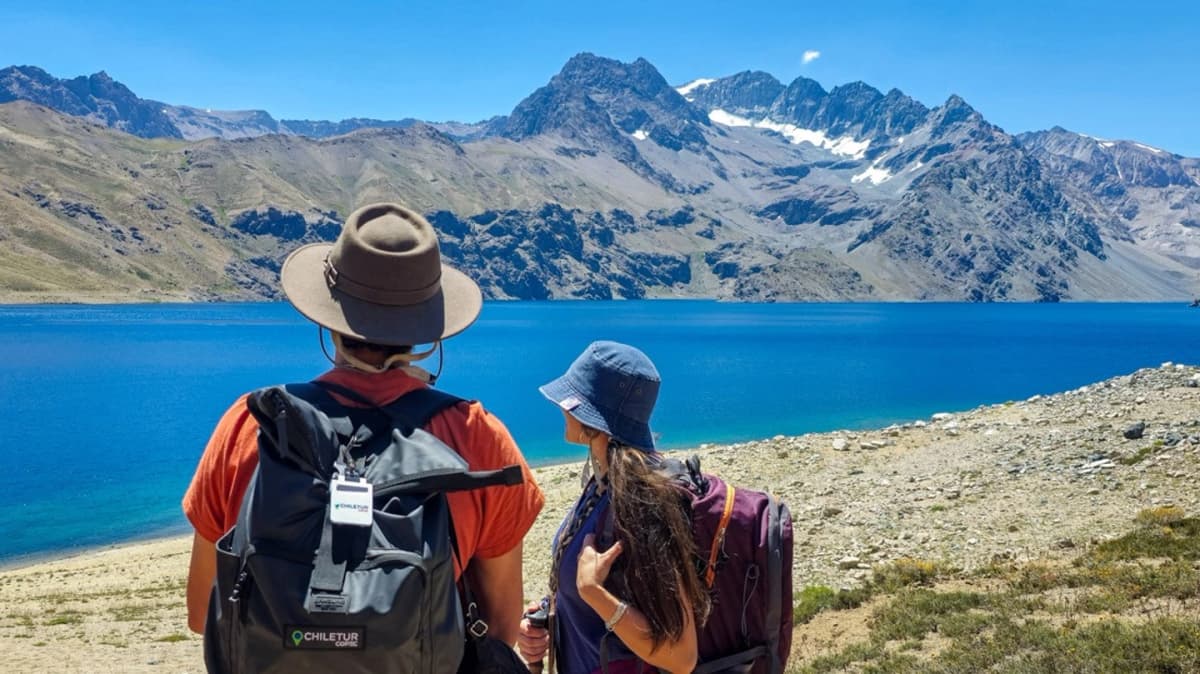 Trekking a la Laguna Negra: Aventura Andina en el Cajón del Maipo