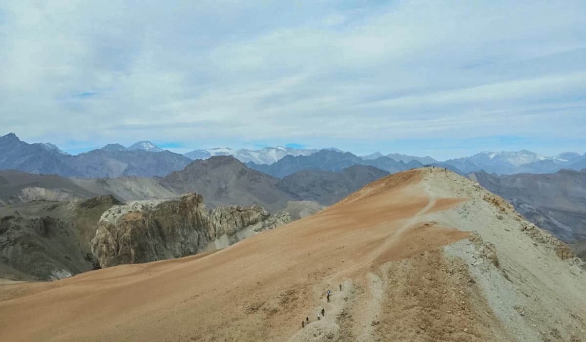 Desafía la Altura: Trekking al Cerro Pintor desde Santiago