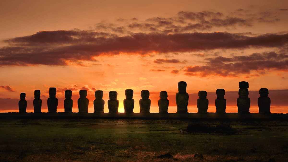 Rapa Nui in 2 Days: Tangata Manu Tour and Hotu Matua Tour with Sunrise at Tongariki