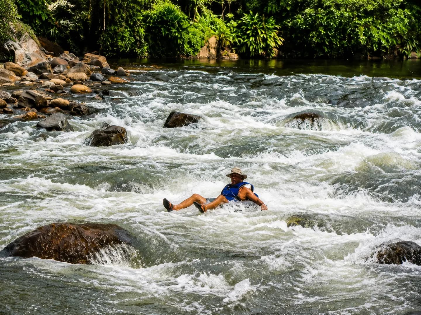 Tubing por el Río Palomino con Visita Indígena desde Palomino