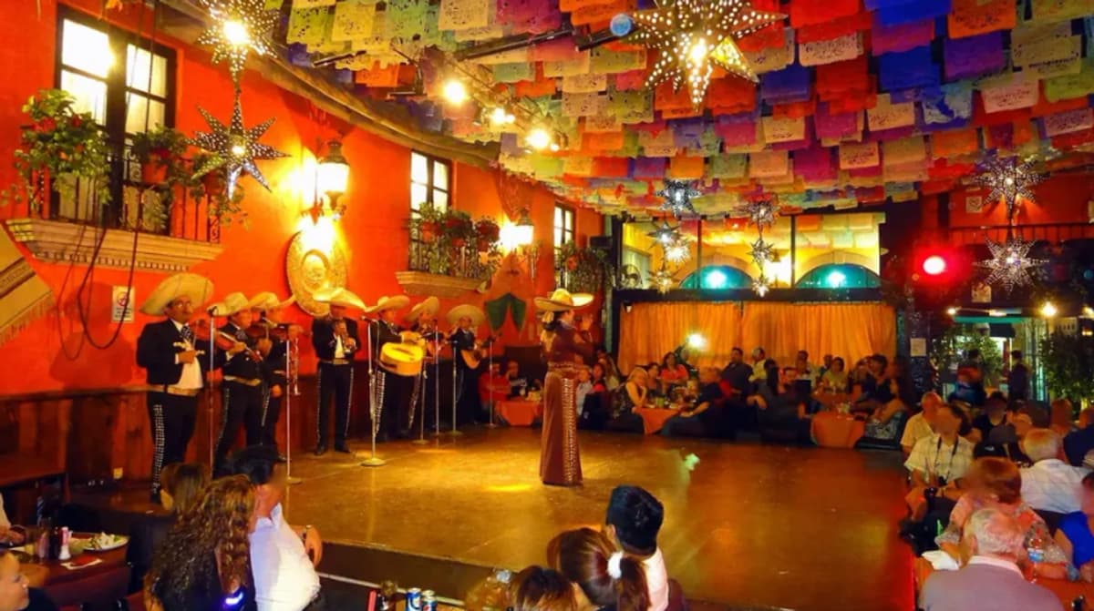 Tour Nocturno en Plaza Garibaldi con Show de Mariachis en CDMX