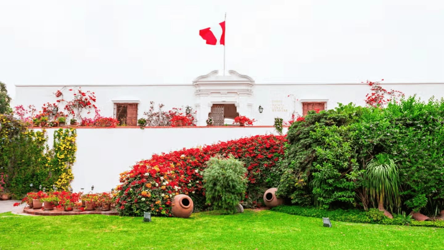 City Tour through Lima with visit to the Larco Museum and tasting