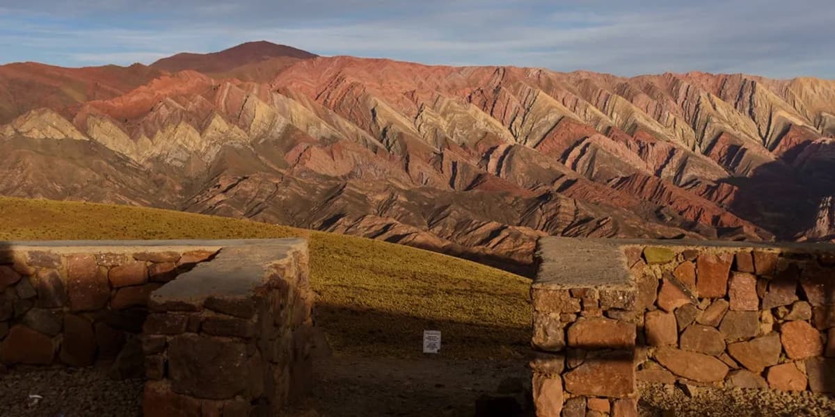 Quebrada de Humahuaca con Hornocal desde Jujuy