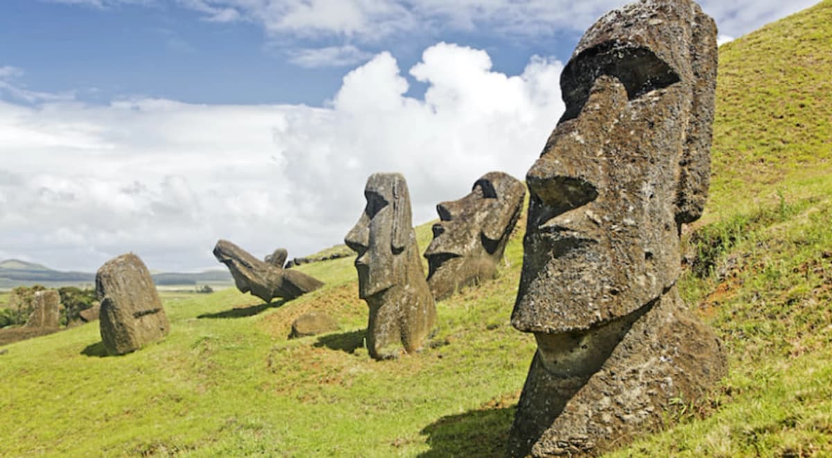 Rapa Nui in 2 Days: Tangata Manu Tour and Hotu Matua Tour with Boat Ride