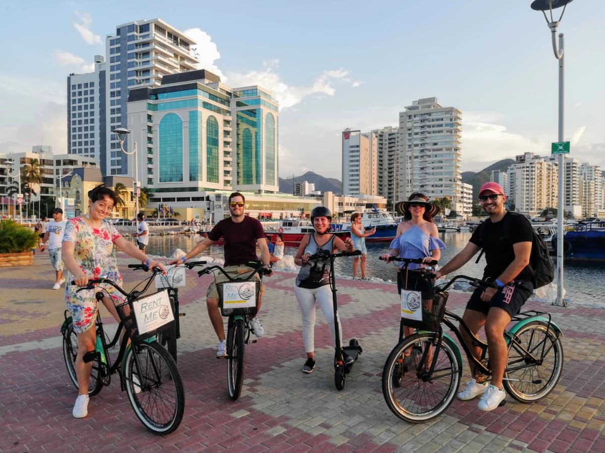 Tour grupal en bicicleta por el centro histórico de Santa Marta