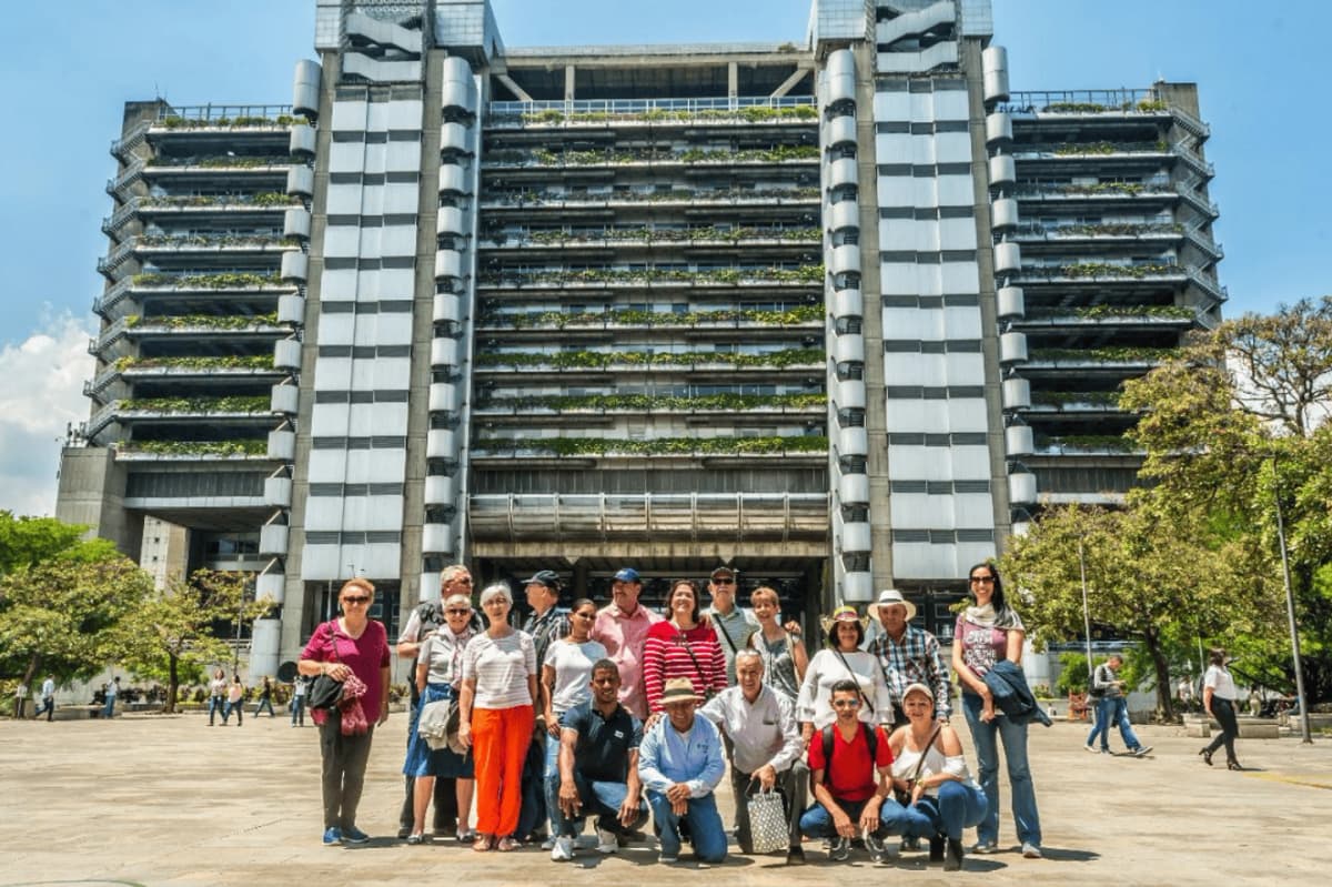 Tour Paisa por un día con Comuna 13 y Pueblito Paisa en Medellín
