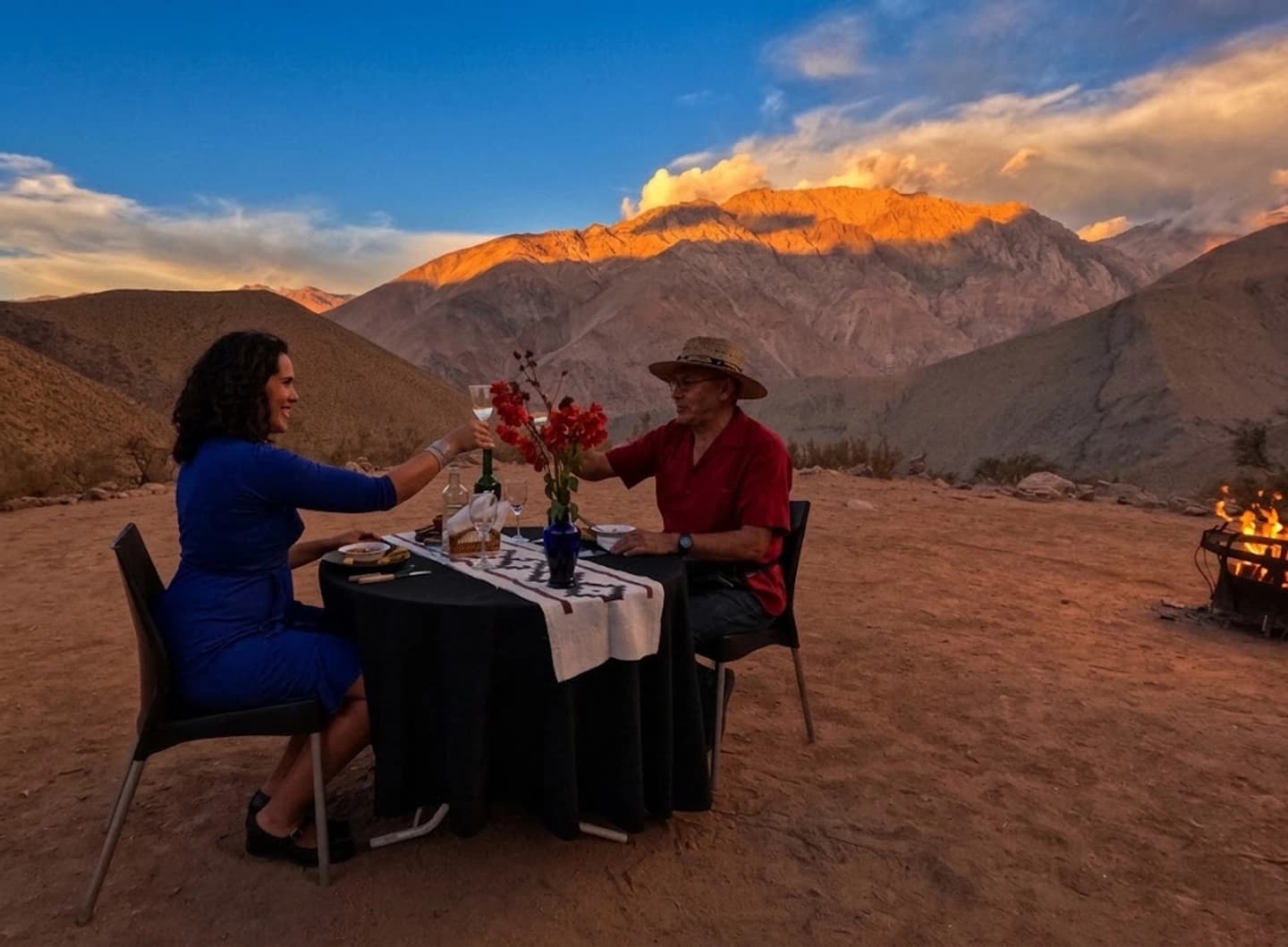 Cielo nocturno con mesa romántica desde Pisco Elqui