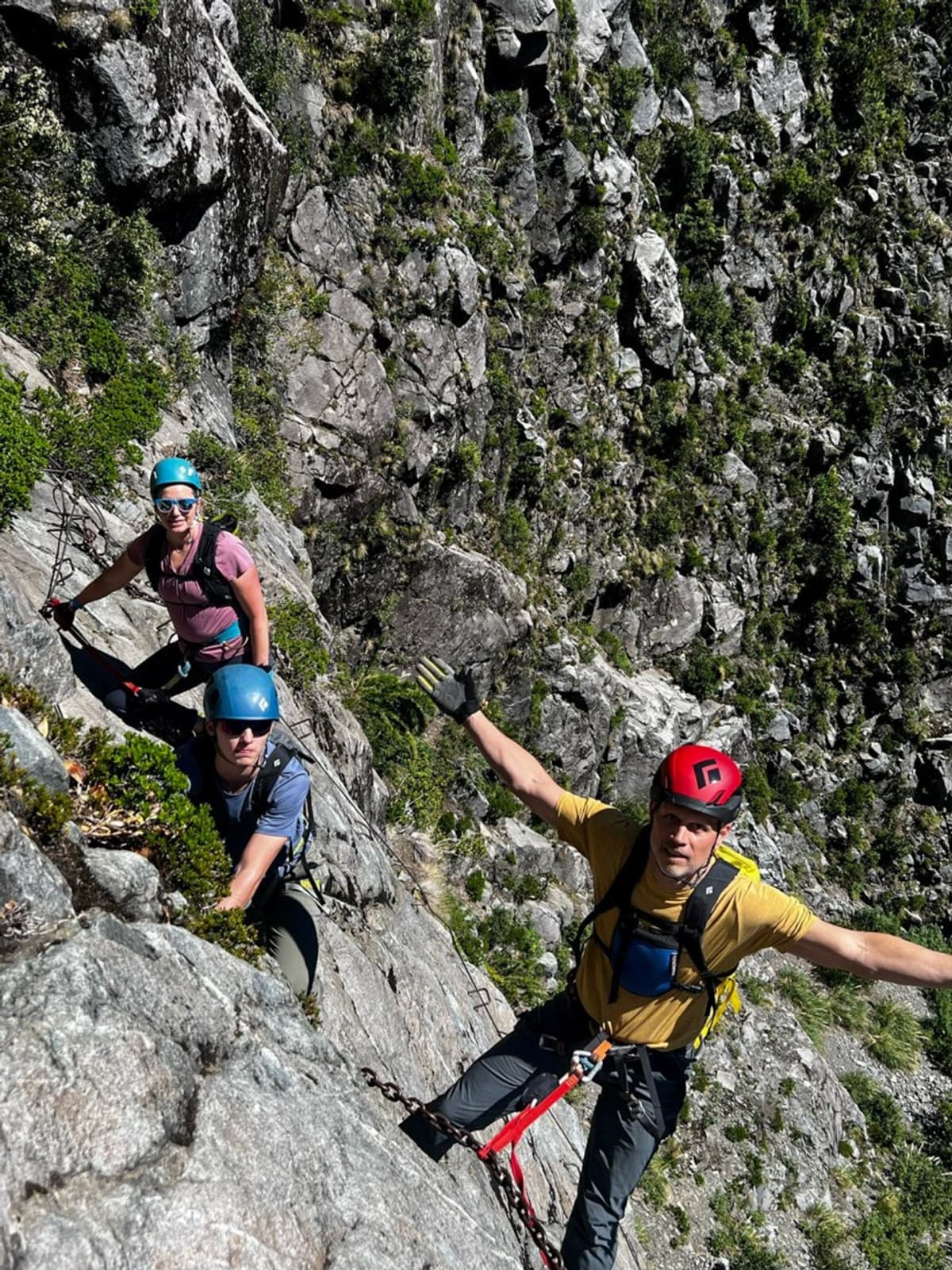 Escalada segura y senderismo guiado en los paisajes naturales de Pucón