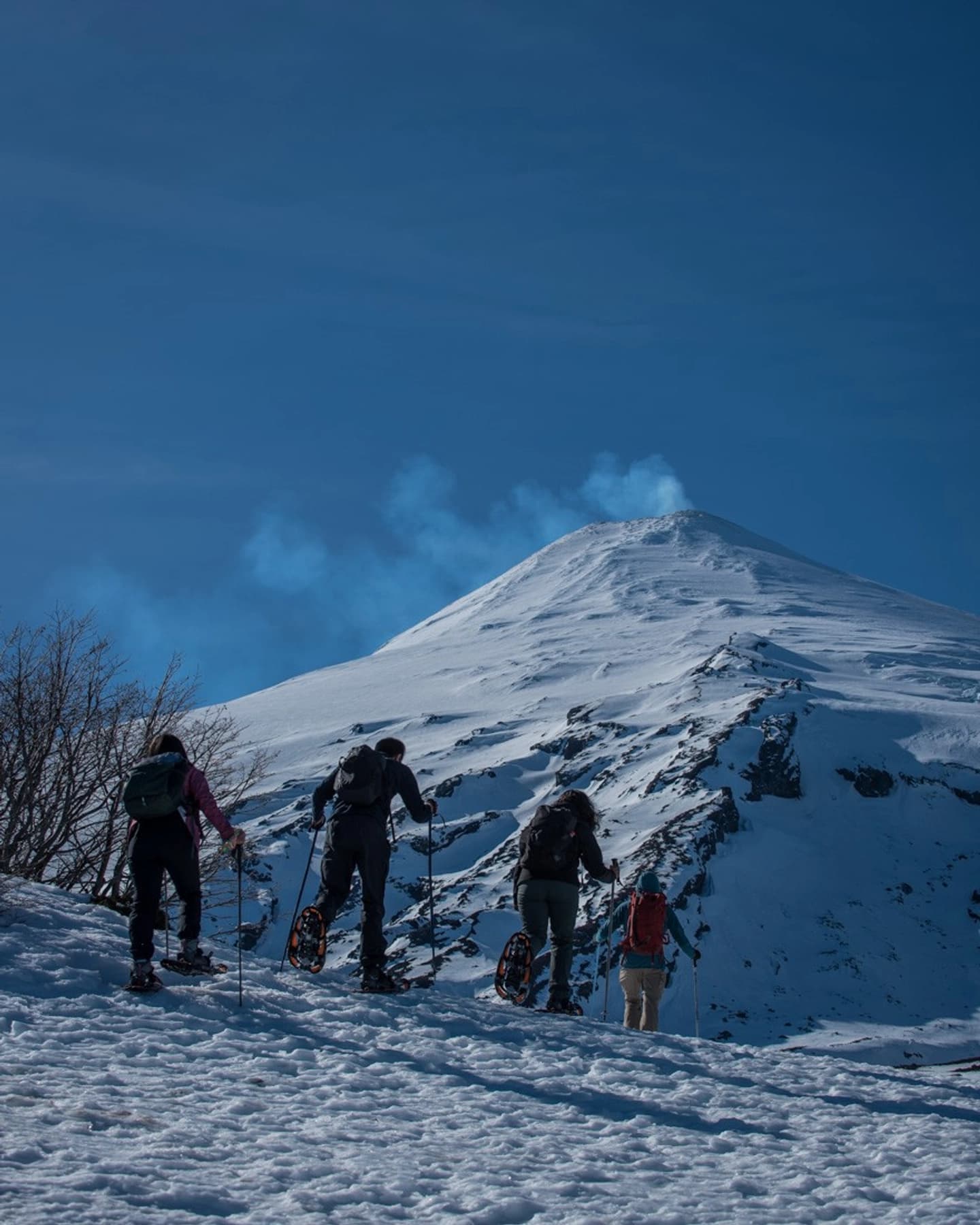 Sube al Volcán Villarrica: Una Experiencia de Andinismo en Chile