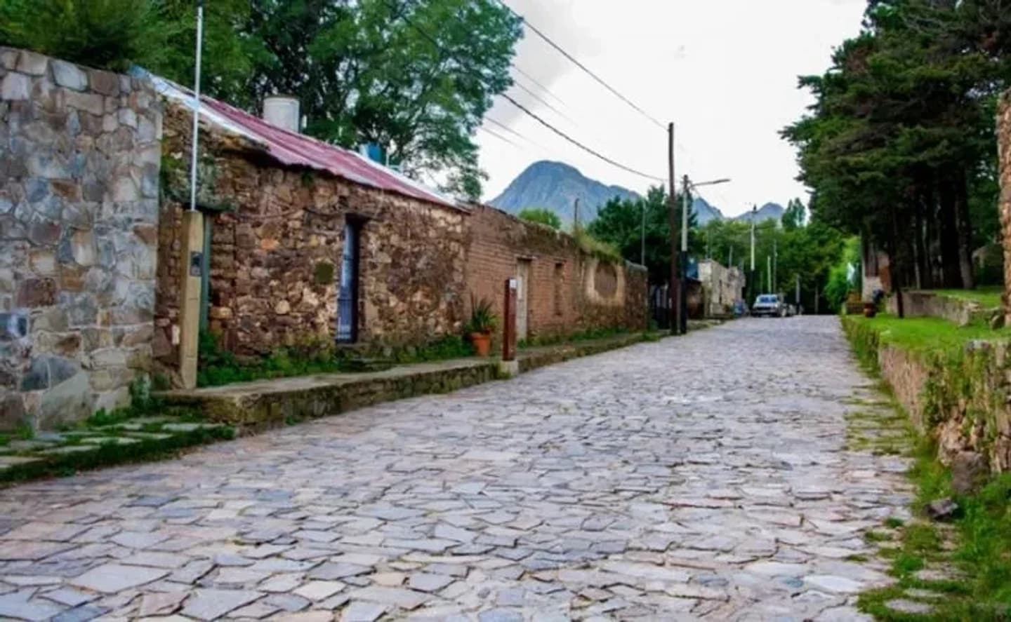 Excursión al Legado del Oro de San Luis : Minas, Grutas y Embalses