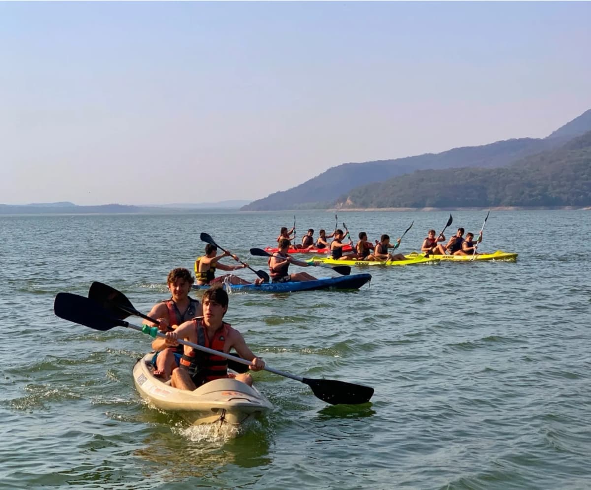 Paseo en Kayak por el Dique Cadillal en Tucumán