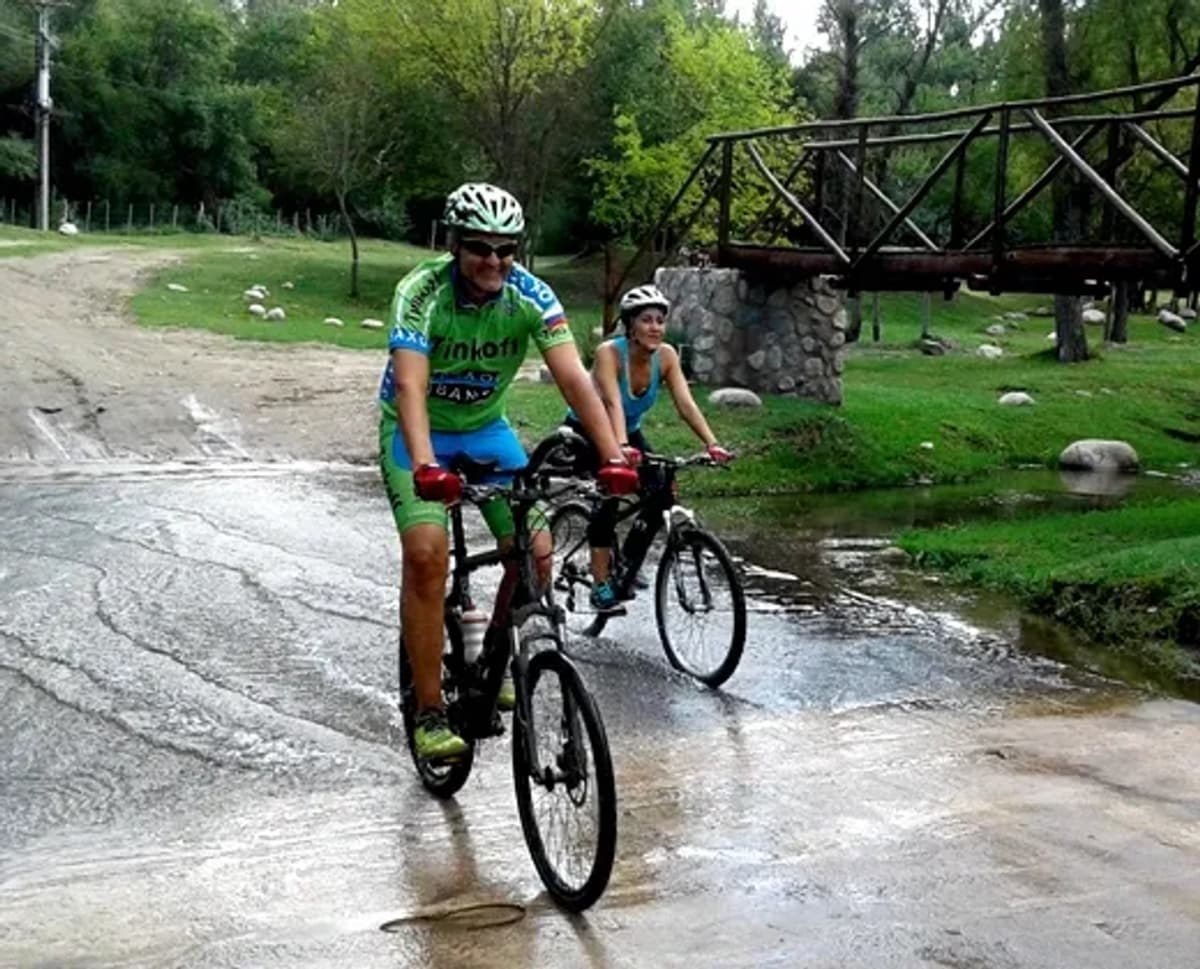 Mountain Bike recorriendo Villa las Rosas 
