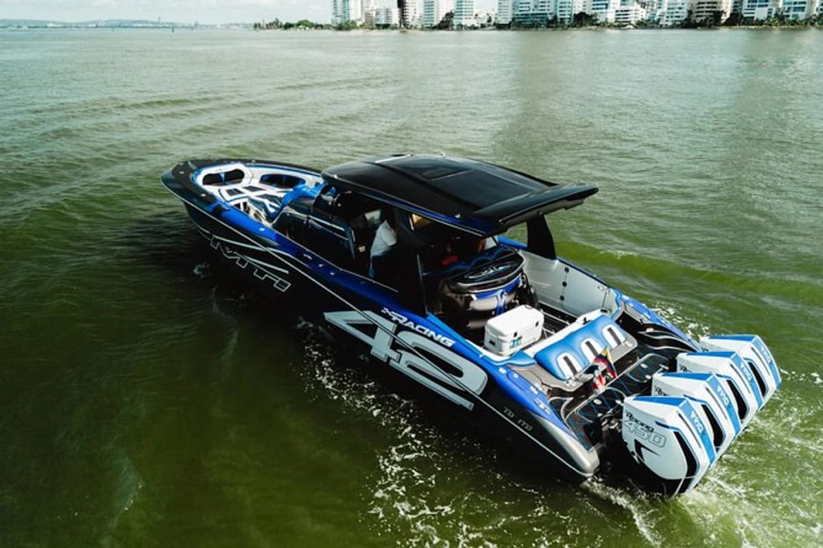 Barco privado de lujo en Cartagena para 12 personas