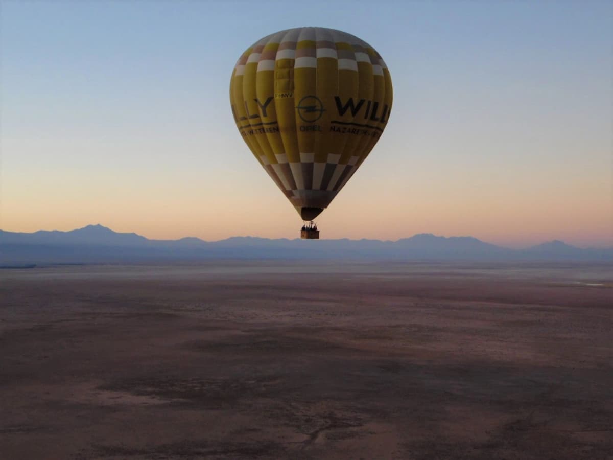 Vuela sobre el Salar de Atacama: Globo Aerostático al Amanecer