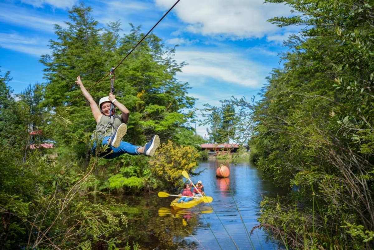 Parque de Aventuras Outdoor en Chiloé: Canopy, Kayak, Escalada y Más