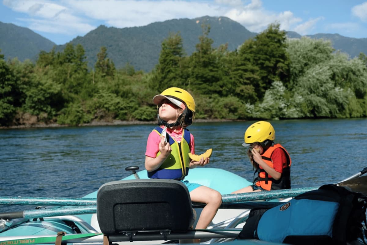 Floating Familiar en Petrohué: Naturaleza y Picnic a Orillas del Río