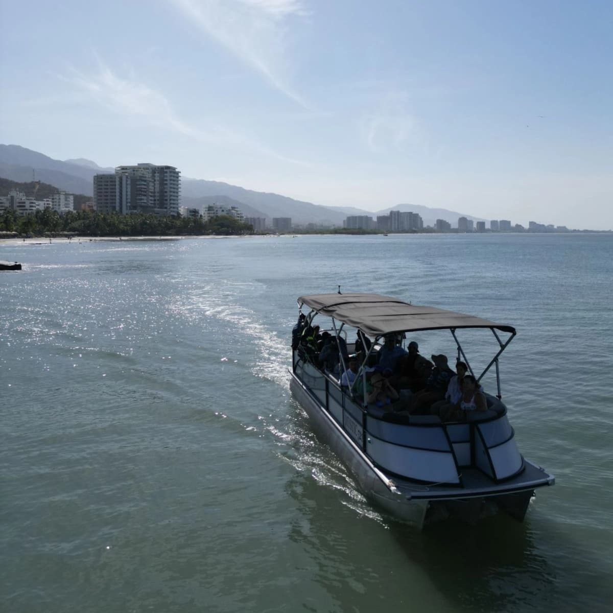 Navegación en Pontón de Lujo: Tour por Bahía y Playas de Santa Marta