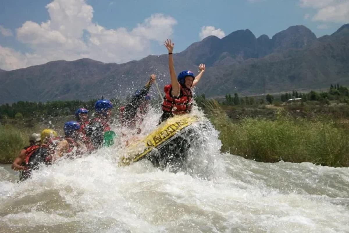 Rafting Familiar + Tirolesa y Termas de Cacheuta 