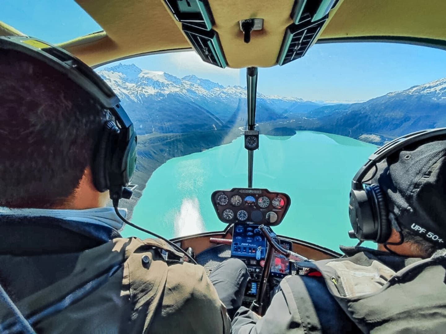 Descubre la Magia Patagónica: Vuelo en Helicóptero por el Circuito del Cóndor