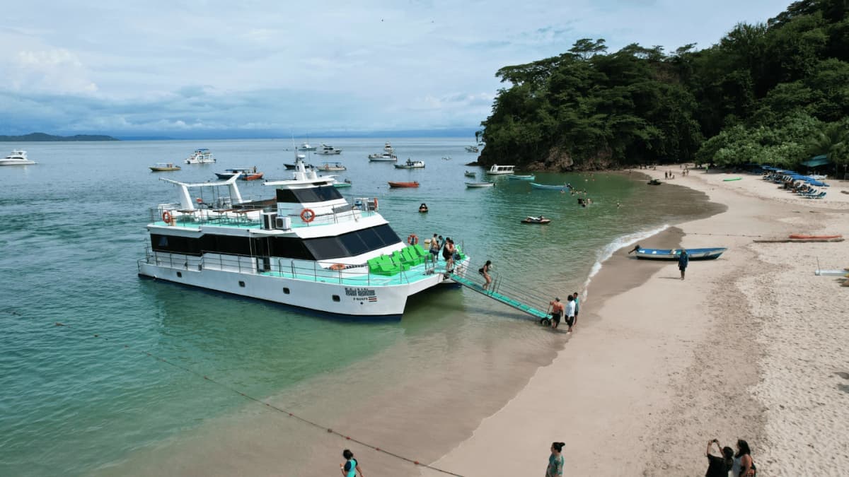 Crucero a Isla Tortuga desde Puntarenas con Almuerzo y Música