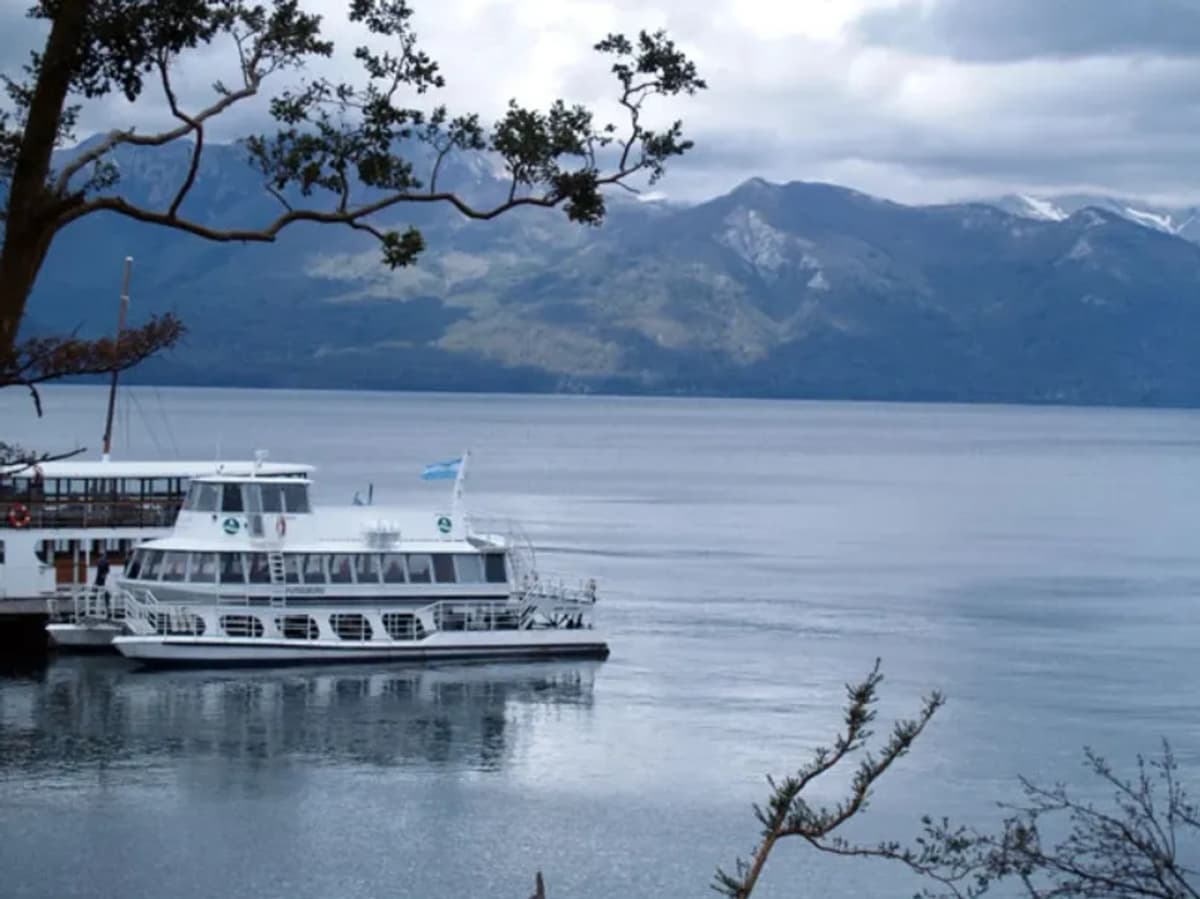 Navegación Imperdible al Bosque de Arrayanes