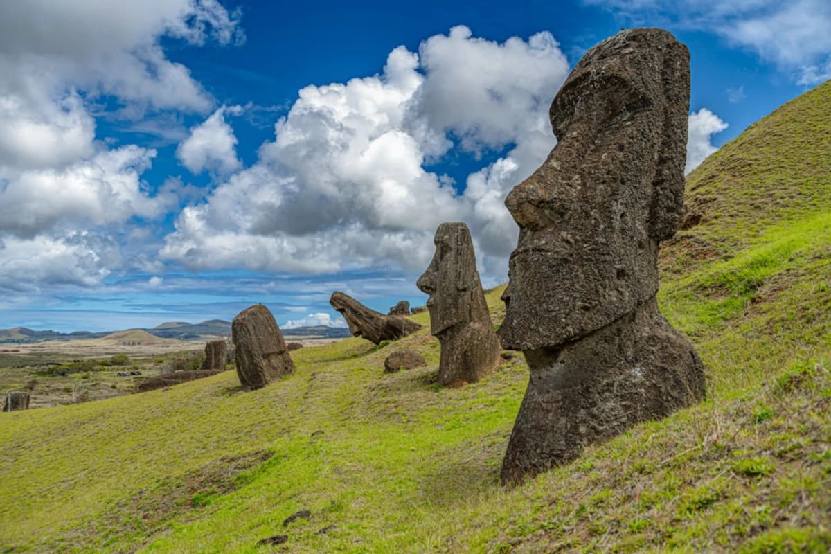 Full Day Hotu Matua: Un Viaje por los Orígenes y Misterios de Rapa Nui