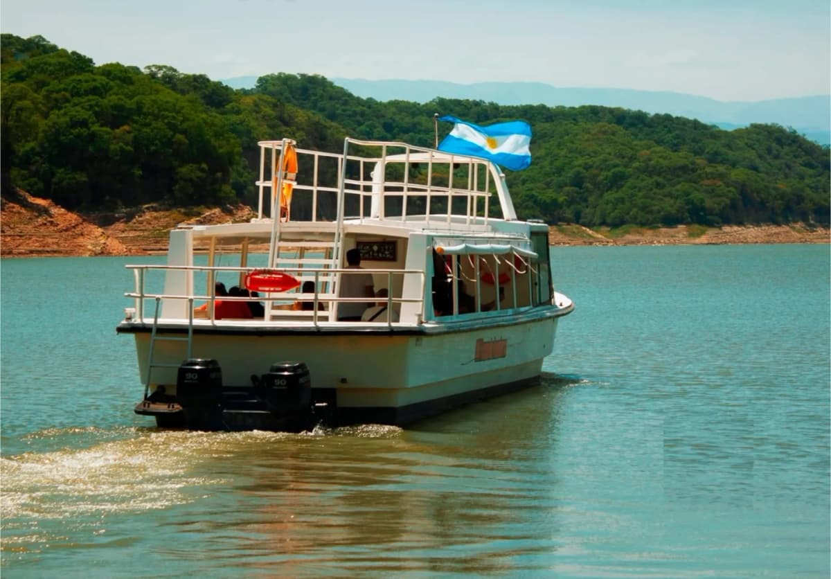 Paseo en Barco por el Dique Cadillal en Tucumán