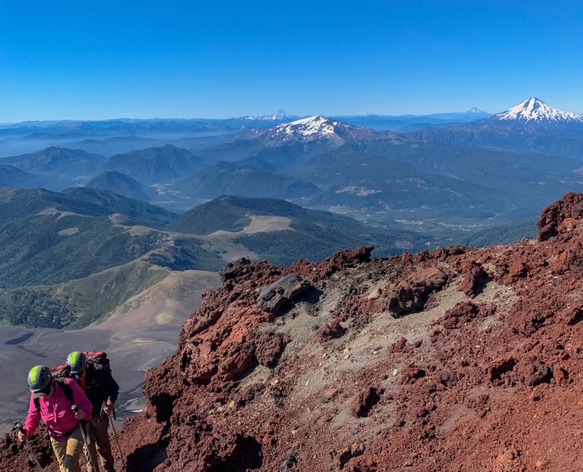 Ascensión Volcán Lonquimay: Desafío y Panorámicas de los Andes