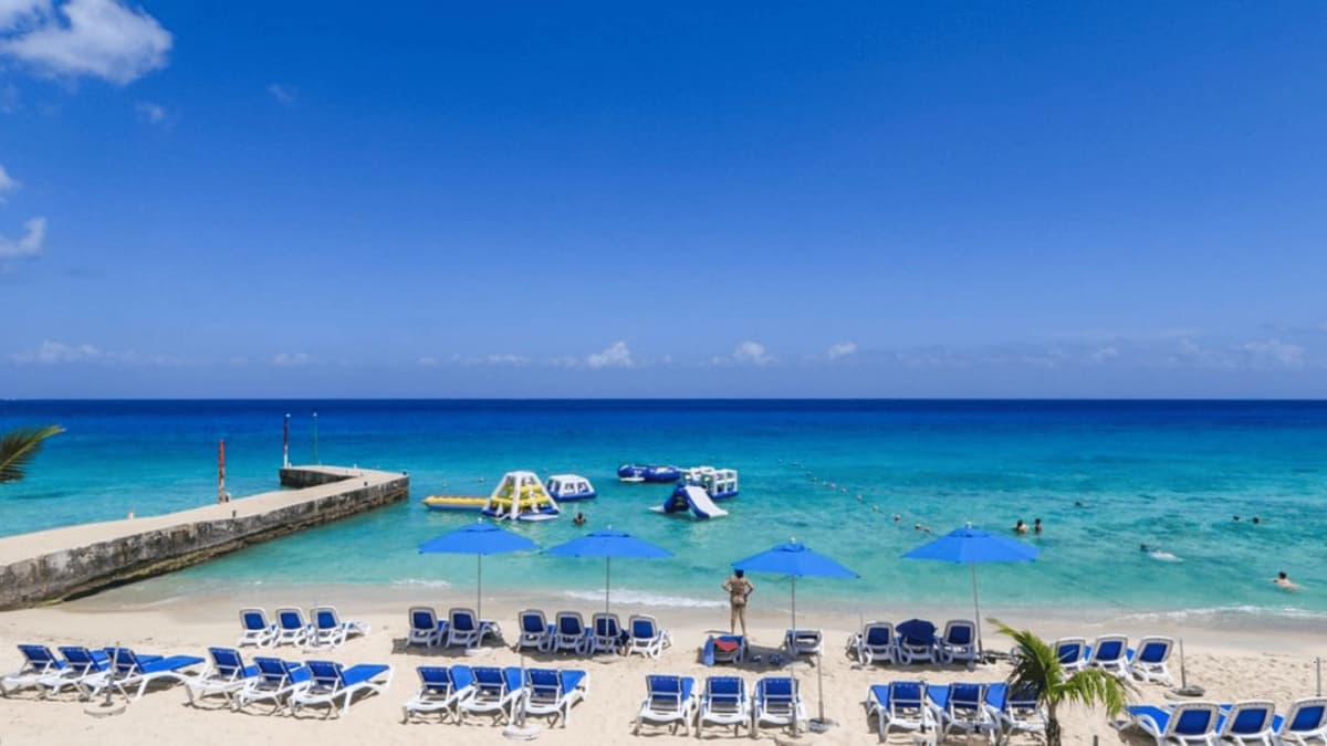 Exclusive Beach Club in Cozumel with Lunch and Drinks