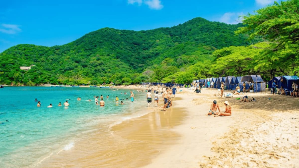 Excursión a Playa Cristal en Parque Tayrona desde Santa Marta o Barranquilla