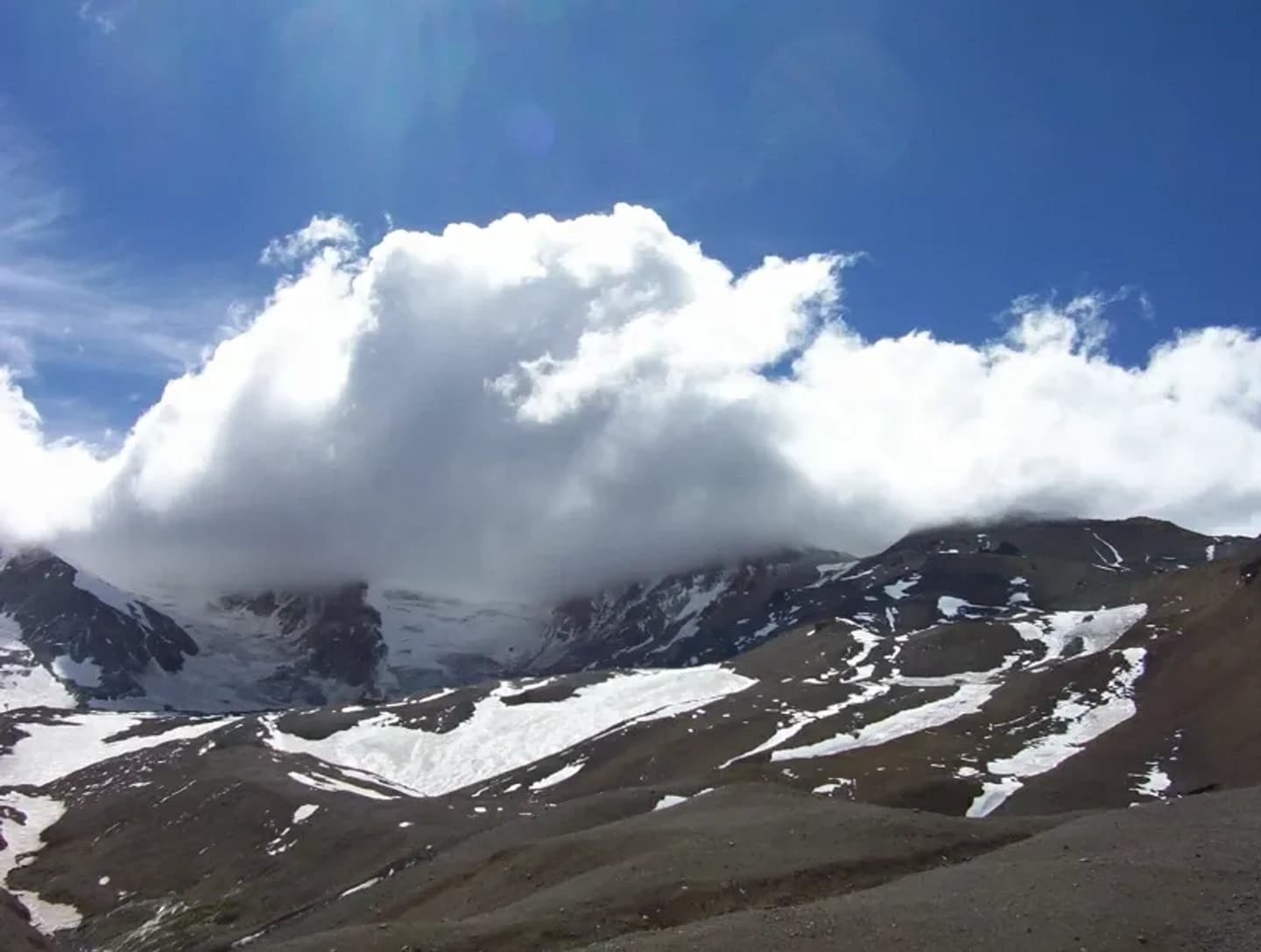 Ascenso al Volcán Domuyo: El Techo de la Patagonia