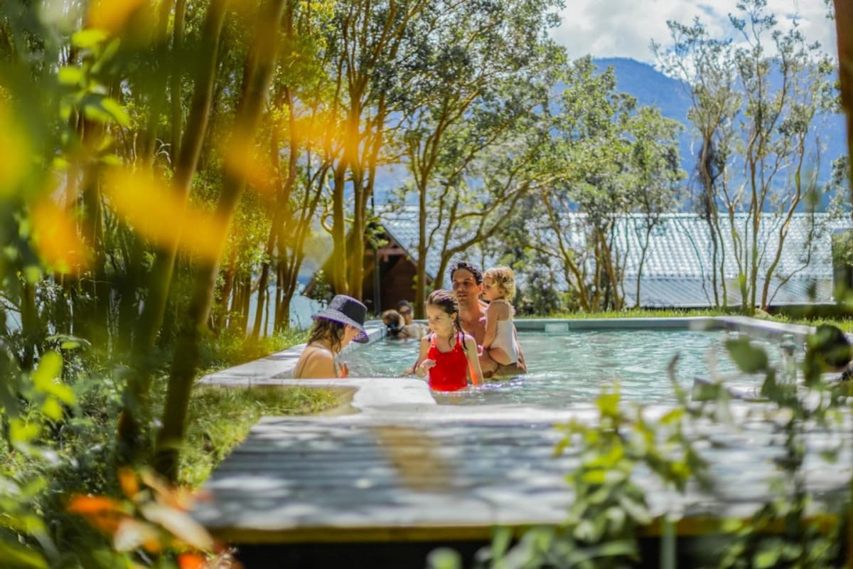 Termas Cochamó: Piscinas termales en un bosque de arrayanes