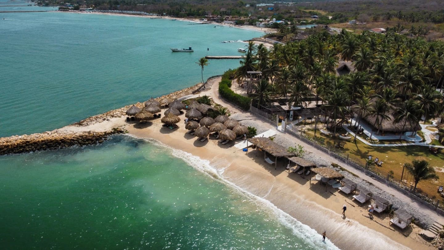 Pasadía en Namasté Beach Club en Tierra Bomba desde Cartagena