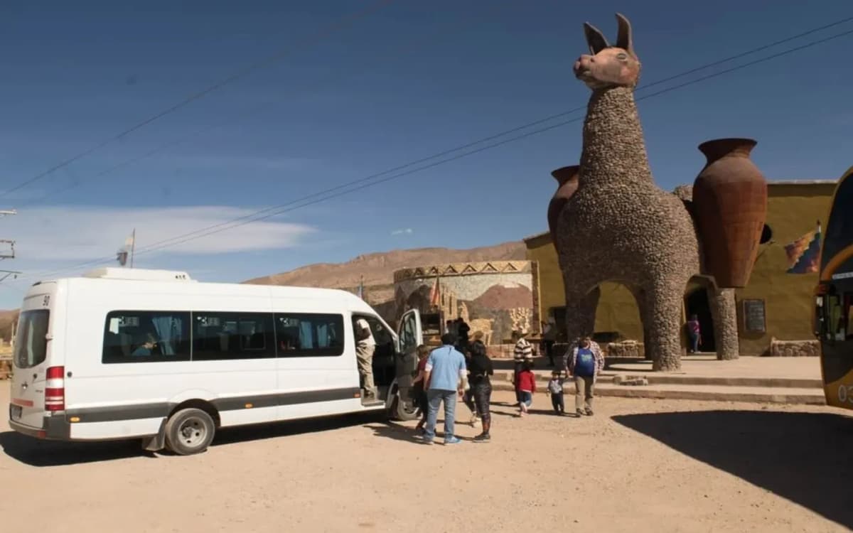 Excursión a Humahuaca con Hornocal desde Purmamarca