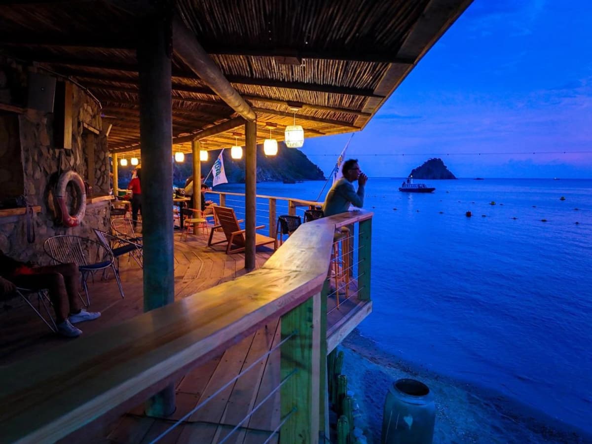 Día de Lujo en Calderón Beach: Playa Privada y Gastronomía Exclusiva