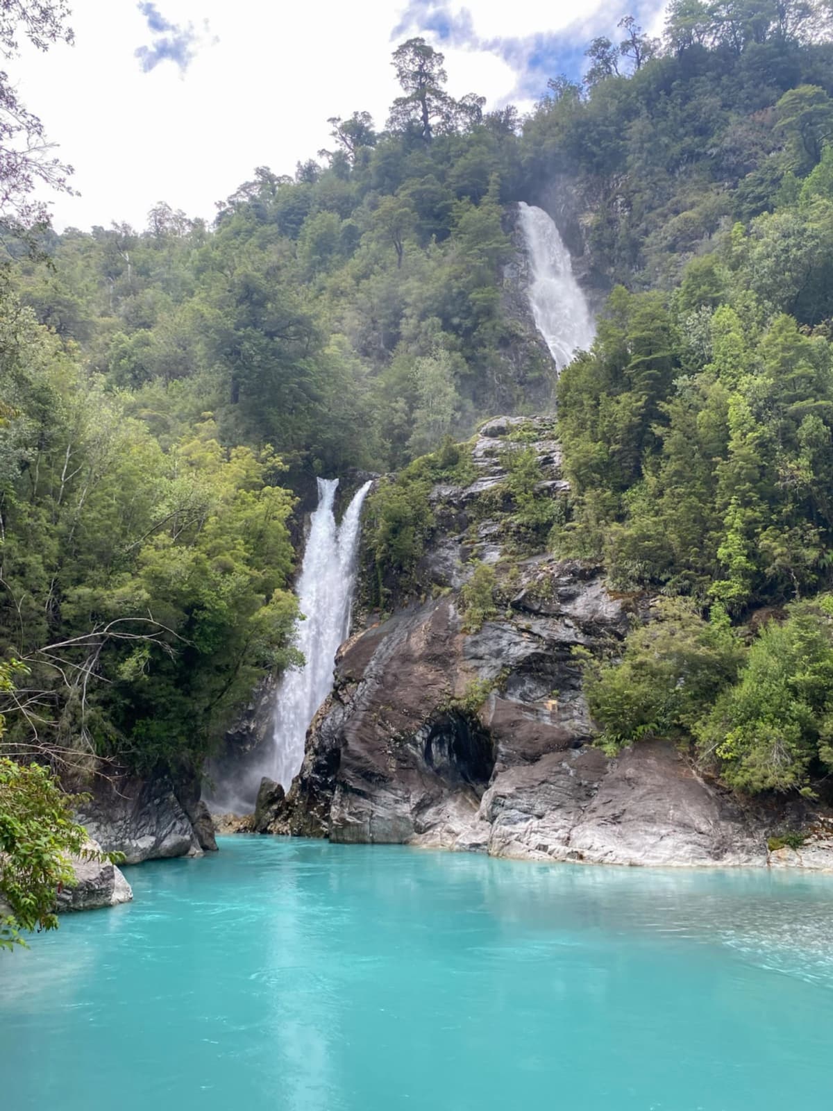Trekking hacia la Cascada Río Blanco: Aventura en la Carretera Austral