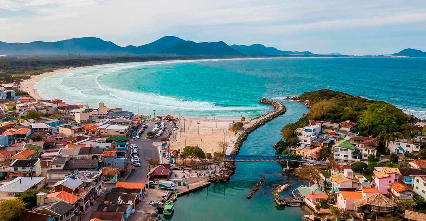 Full tour of Florianópolis with beaches and historic center
