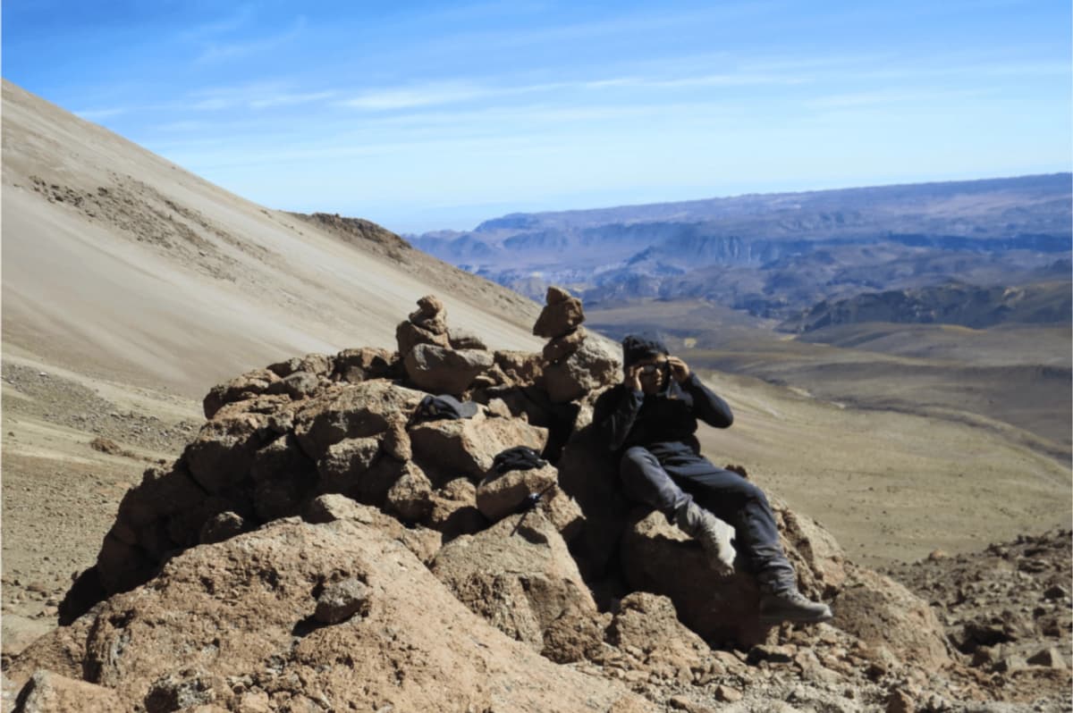 Conquista la Cumbre del Guallatire: Trekking en los Andes Altiplánicos